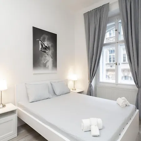 Wenceslas Square Cozy Modern * Prag
