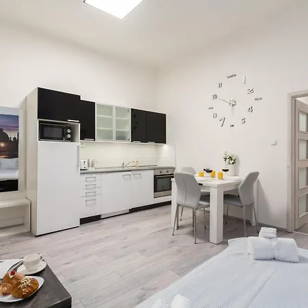 Wenceslas Square Cozy Modern Daire